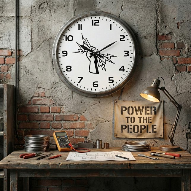 Reloj Redondo Grande Puño sosteniendo perno de rayo Poder audaz (Subido por el creador)