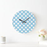 Reloj Redondo Grande Puntos de Polka Azul, Patrón De Punto De Polka, Pu<br><div class="desc">Patrón de puntos polka amables,  divertidos y adorables en color azul y blanco. Un regalo moderno y de moda,  perfecto para el amante de la polka en su vida.</div>