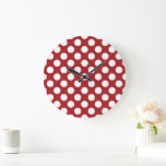 Reloj Redondo Grande Puntos de Polka Rojo, Patrón de Punto de Polka, Pu<br><div class="desc">Patrón de puntos polka amables,  divertidos y adorables en color rojo y blanco. Un regalo moderno y de moda,  perfecto para el amante de la polka en su vida.</div>