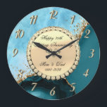 Reloj Redondo Grande Purpurina de oro Marble Turquesa 25 Boda<br><div class="desc">Los elegantes diamantes de oro sobre un fondo de mármol turquesa.</div>
