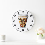 Reloj Redondo Grande Refrescante bebida refrescante helada con burbujas<br><div class="desc">¡Aumenta tu espacio con un toque sofisticado! Nuestro reloj cuenta con un impactante gráfico de un vaso lleno de hielo y una refrescante bebida alcohólica, perfectamente capturada y ambientada en un entorno elegante. Este diseño no sólo añade un elemento lúdico y animado a cualquier habitación, sino que también te mantiene...</div>
