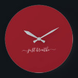 Reloj Redondo Grande Respira yoga burdeos y elegante<br><div class="desc">Reloj moderno de yoga con fondo burdeos de moda y un elegante guión blanco con letras a mano con la frase "solo respira".</div>