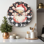 Reloj Redondo Grande Retro Santa Claus Navidades De Papel Blanco Y Negr<br><div class="desc">Celebra la temporada festiva con nuestro retro Santa Claus Navidades de papel negro y blanco grande reloj! Este reloj con encanto presenta un diseño nostálgico de Santa Claus con un elegante fondo de color negro y blanco, que combina el encanto vintage con un toque moderno. Perfecto para añadir un toque...</div>