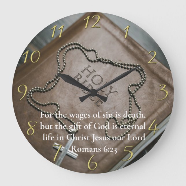 Reloj Redondo Grande Romanos 6:23 La Biblia Santa con cruz de plata sob (Anverso)