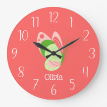 Rosa caprichosa y mariposa verde