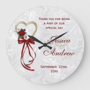 Reloj Redondo Grande Rosa Romántica, Corazón de Oro y Cinta Roja