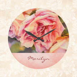 Reloj Redondo Grande Roses rosadas pálidas en Monogramo Damask