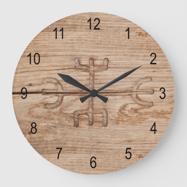 Reloj Redondo Grande Runa de Viking en la madera agrietada (Anverso)
