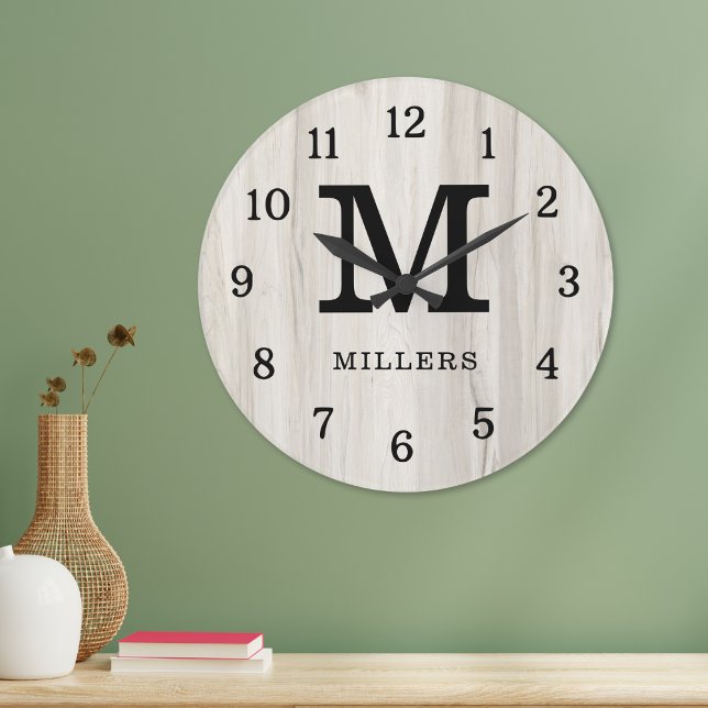 Reloj Redondo Grande Rustic Natural Light Wood Family Name Monogrammed (Subido por el creador)
