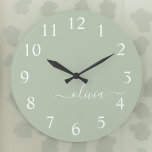 Reloj Redondo Grande Sage Green Minimalista Moderno Monograma elegante<br><div class="desc">Presentamos nuestra elegante colección de monogramas Minimalistas y ecológicos: eleve su estética con serenidad sofisticada y elegancia intemporal. Nuestra colección muestra diseños minimalistas en un ambiente tranquilo y verde, complementado con refinados monogramas adaptados a su estilo personal. Desde papel pulido hasta accesorios versátiles, cada pieza de nuestra colección está meticulosamente...</div>