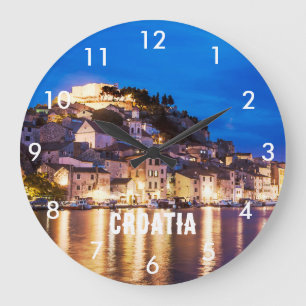 Reloj Redondo Grande Sibenik, ciudad croata, en un bloc de notas noctur