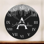 Reloj Redondo Grande Silver Black Luxury Purpurina Glam Monograma Nombr<br><div class="desc">Nombre de Monograma del Purpurina de espuma plateado y negro y reloj de pared de lujo inicial. Esto hace que el dulce perfecto cumpleaños 16, boda, ducha de novia, aniversario, ducha de bebé o fiesta de soltera sea regalo para alguien que ama el lujo glam y los estilos de moda....</div>