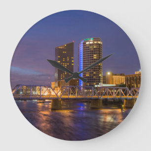 Reloj Redondo Grande Skyline At Dusk, En El Gran Río
