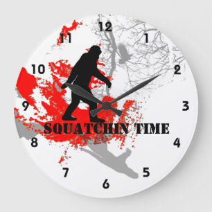 Reloj Redondo Grande Squatchin ido Bigfoot en las maderas