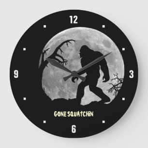 Reloj Redondo Grande Squatchin ido con la luna y la silueta