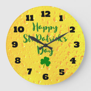 Reloj Redondo Grande St. Patrick's Day - Clover on a Beer Backdrop