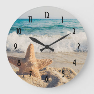Reloj Redondo Grande Starfish en una foto de una playa de arena