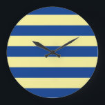 Reloj Redondo Grande STRIPES azul ajustable<br><div class="desc">Bandas de color contra el color de fondo que se pueden reemplazar. Juega con colores de fondo diferentes para crear una coincidencia personal!</div>