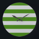 Reloj Redondo Grande STRIPES Verde ajustable<br><div class="desc">Bandas de color contra el color de fondo que se pueden reemplazar. Juega con colores de fondo diferentes para crear una coincidencia personal!</div>
