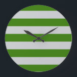 Reloj Redondo Grande STRIPES Verde ajustable<br><div class="desc">Bandas de color contra el color de fondo que se pueden reemplazar. Juega con colores de fondo diferentes para crear una coincidencia personal!</div>