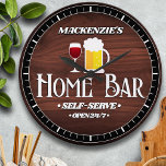 Reloj Redondo Grande Tema personalizado de la barra en casa<br><div class="desc">Decoración divertida con un reloj de pared personalizado con cualquier nombre,  pareja,  familia o nombre de negocios. Cálido vino de clipart y cervecero en un fino fondo de nuez. Personalizado para un regalo único.</div>