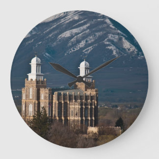 Reloj Redondo Grande Templo de Logan