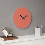 Reloj Redondo Grande Terracota<br><div class="desc">Terracotta es un color cálido, terrenal, de color rojizo-marrón que recibe su nombre de "terra cotta", italiano para "tierra cocida", refiriéndose al material de arcilla despedido. Es un tono versátil que mezcla el entusiasmo del naranja con las cualidades de fondo del marrón, a menudo utilizado en el diseño por su...</div>