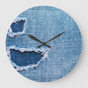 Reloj Redondo Grande Textura de tela de denim desgarrada, tonos azules.