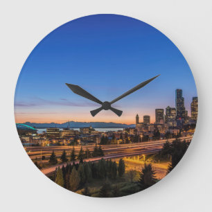 Reloj Redondo Grande The I-5 freeway and downtown Seattle at twilight