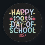 Reloj Redondo Grande Tie Dye Feliz 100° Día del Estudiante Docente Esco<br><div class="desc">Tie Dye Feliz 100° Día del Maestro Escolar Estudiante 100 Días Camiseta</div>