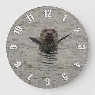 Reloj Redondo Grande Triste foco de puerto en el arte de la vida salvaj