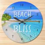 Reloj Redondo Grande Tropical Beach Bliss<br><div class="desc">¡Para los que sueñan con las playas! ¡Recuerda tu sueño! Este reloj está decorado con una bonita escena playera y las palabras Beach Bliss. Personalizar con tus propias palabras y fotografía si lo deseas.</div>