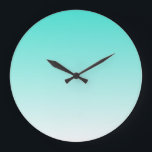 Reloj Redondo Grande Turquesa Ombre<br><div class="desc">Fondo simple de la pendiente del blanco y de la turquesa. Usted puede cambiar el color de fondo para cambiar los colores del ombre.</div>
