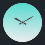 Reloj Redondo Grande Turquesa Ombre<br><div class="desc">Fondo simple de la pendiente del blanco y de la turquesa. Usted puede cambiar el color de fondo para cambiar los colores del ombre.</div>
