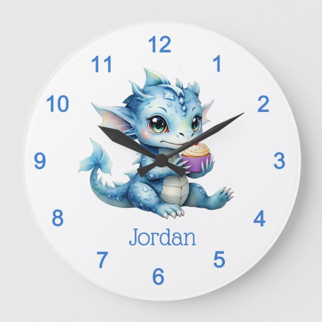 Reloj Redondo Grande Un bebé dragón azul lindo comiendo un pastel (Anverso)