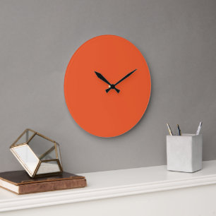 Reloj Redondo Grande Un cuadrado naranja con un borde blanco, creando u