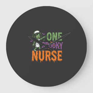Reloj Redondo Grande Un diseño de Halloween de una enfermera espeluznan
