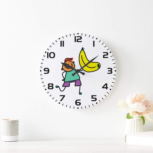 Reloj Redondo Grande Un niño juguetón sostiene un gran plátano amarillo (Subido por el creador)