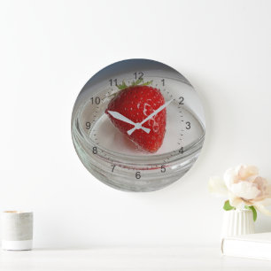 Reloj Redondo Grande Una fresa en una taza
