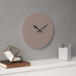 Reloj Redondo Grande Una representación artística del color marrón, mos<br><div class="desc">Presentando una descripción cautivadora de los tonos profundos y cálidos del marrón,  este retrato artístico exuda un sentido de riqueza y sofisticación. Desde tonos tierra hasta tonos cálidos,  esta imagen captura la esencia del color marrón de manera concisa y sorprendente.</div>