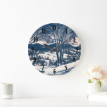 Reloj Redondo Grande Vintage Christmas, Winter Snow Mountain Paisaje<br><div class="desc">Ilustracion de época Victorian Era Merry diseño navideño con un paisaje nevado de invierno. Árboles y montañas cubiertas de nieve con un pueblo a lo lejos al amanecer. ¡Felices fiestas y saludos de temporada!</div>