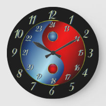 Yin Yang con reloj grande en tiempo militar