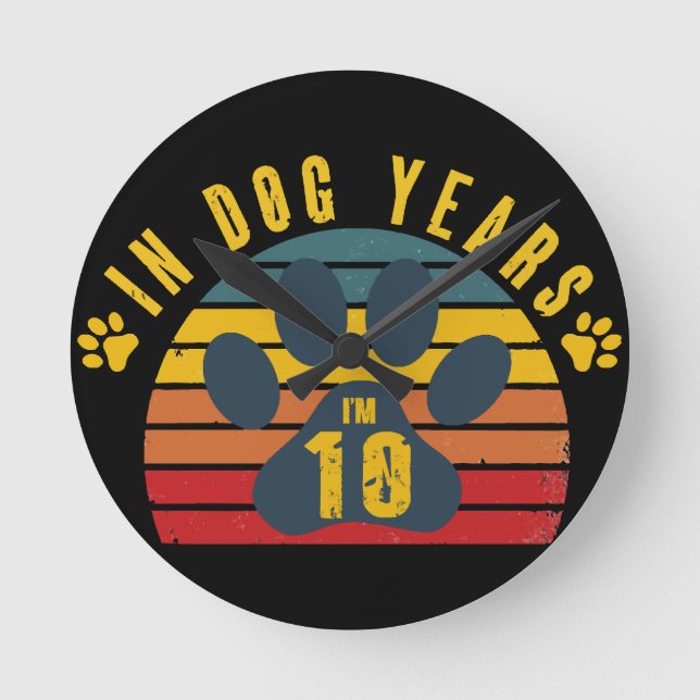 Reloj Redondo Mediano 10 en años de perro  (Anverso)