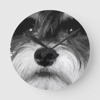 Reloj Redondo Mediano A black and white Miniature Schnauzer