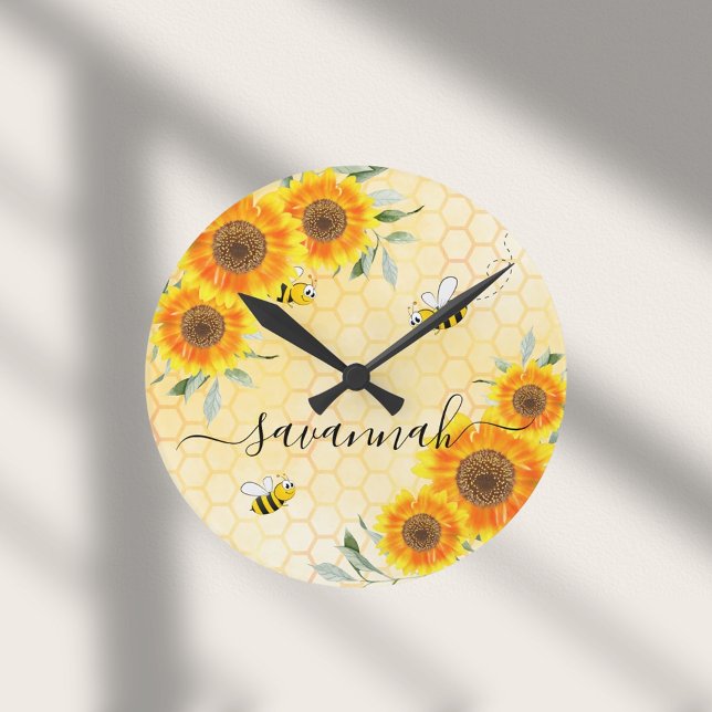 Reloj Redondo Mediano Abejas de girasol amarillo escritura rústica monog (Subido por el creador)