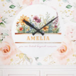 Reloj Redondo Mediano Afirmación positiva Personalizado floral Inspirado<br><div class="desc">Un reloj personalizado bellamente diseñado con una afirmación positiva. Permitir que estos gráficos y citas inspiren y motiven. Puede Agregar un nombre mediante la característica de personalización.</div>