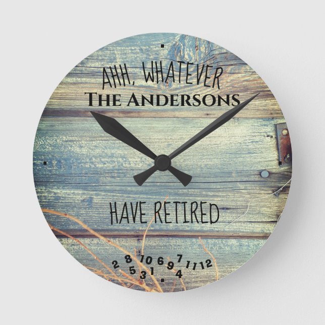Reloj Redondo Mediano Ahh Whatever Family Name Have Retired Rustic Board (Anverso)
