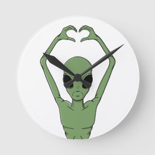 Reloj Redondo Mediano Alien Heart Pose