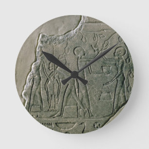 Reloj Redondo Mediano Alivio de Bas de sacerdotes que recogen uvas, 26-3