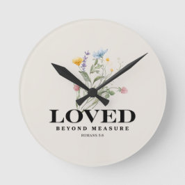 Reloj Redondo Mediano Amado sin medida – Romanos 5:8 Biblia Cristiana